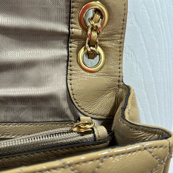 MICHAEL KORS PATENT SLOAN BAG BEIGE - Picture 10 of 14